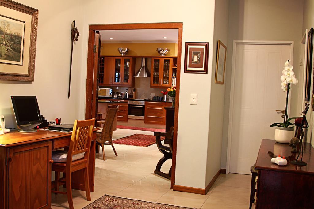 Golf And Garden Guesthouse Somerset West Exteriör bild